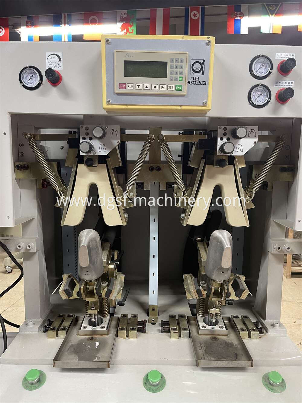 Back-part Molding Machine